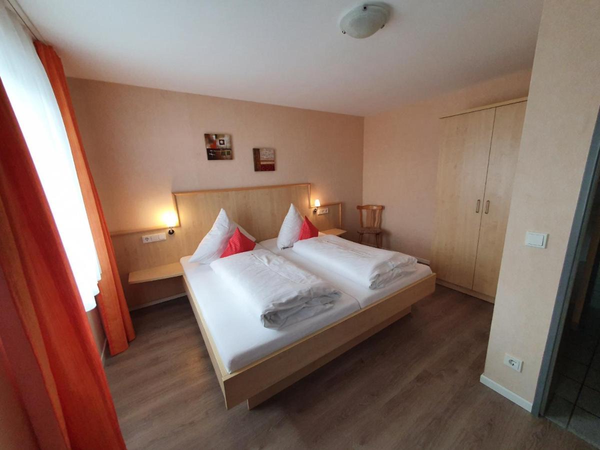 Gaestehaus Ermen Kamp-Lintfort Bagian luar foto