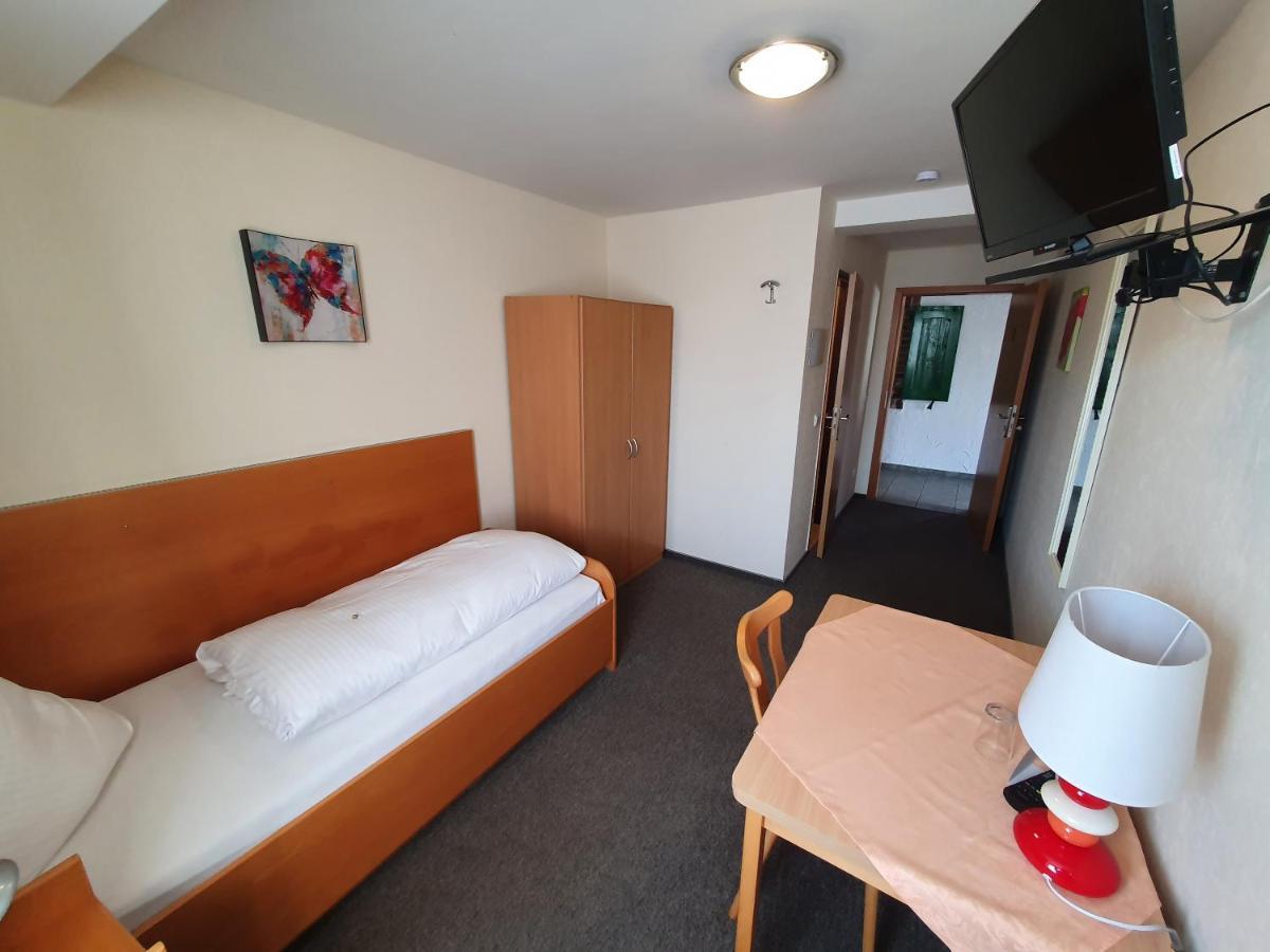 Gaestehaus Ermen Kamp-Lintfort Bagian luar foto