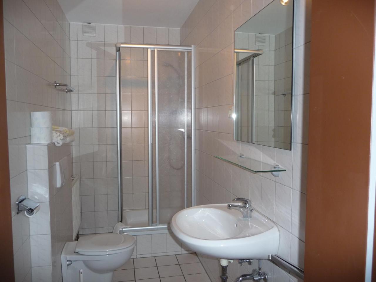 Gaestehaus Ermen Kamp-Lintfort Bagian luar foto