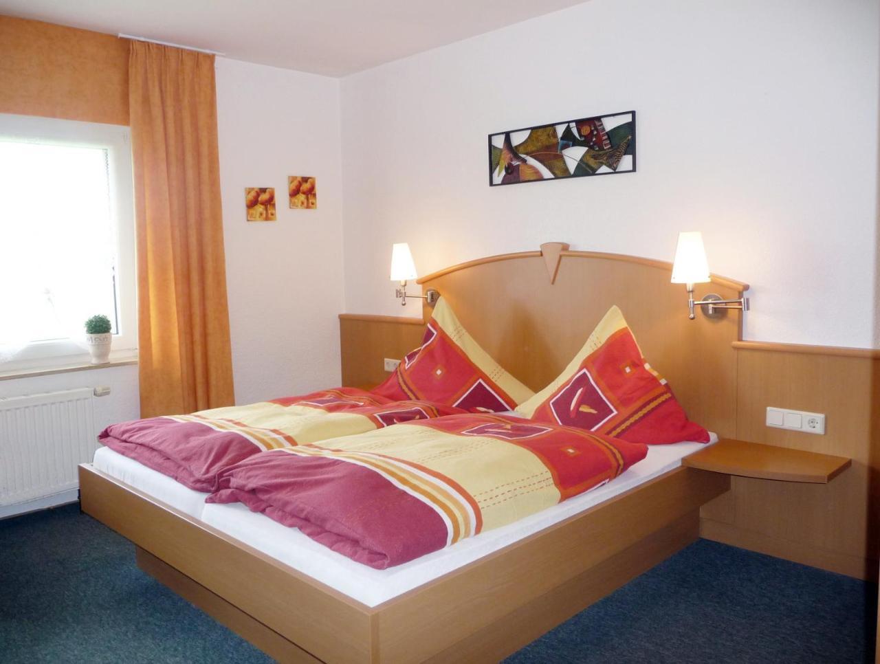 Gaestehaus Ermen Kamp-Lintfort Bagian luar foto
