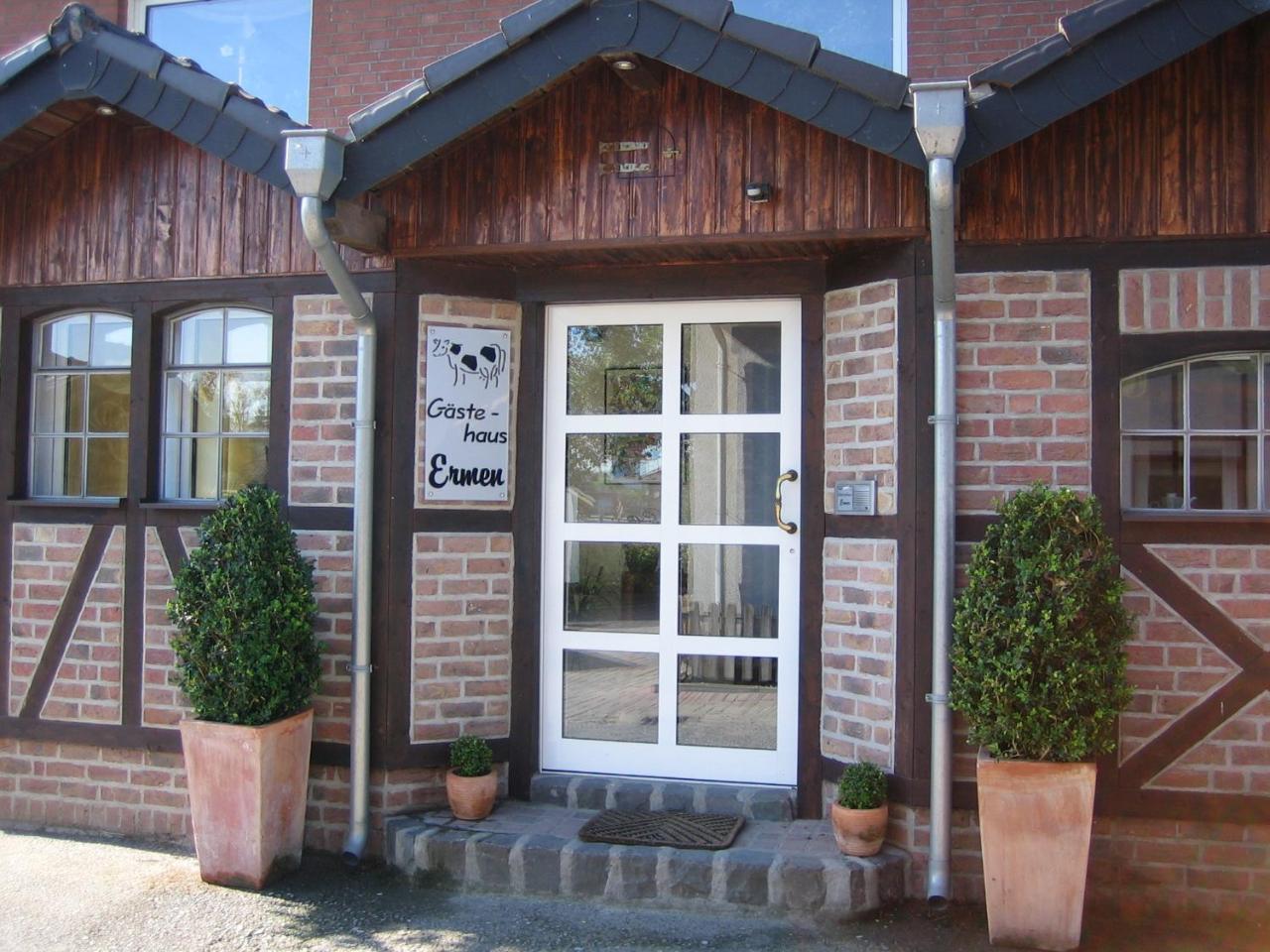 Gaestehaus Ermen Kamp-Lintfort Bagian luar foto
