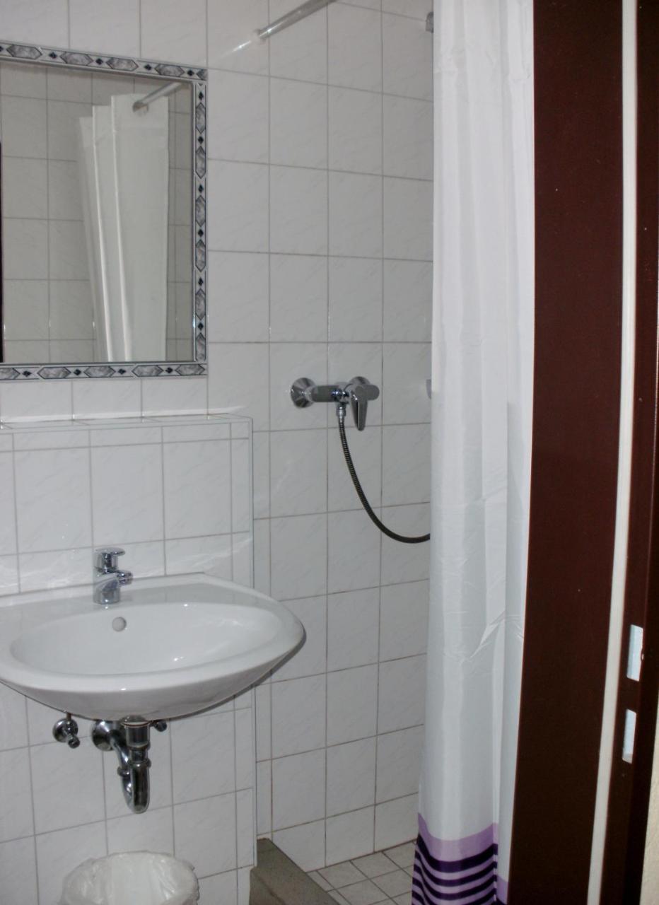 Gaestehaus Ermen Kamp-Lintfort Bagian luar foto